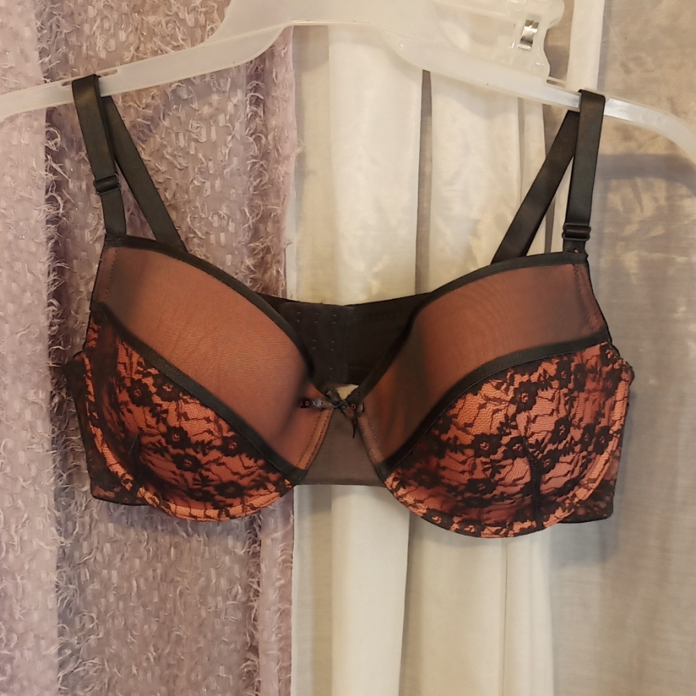 Woman's bra size 40B